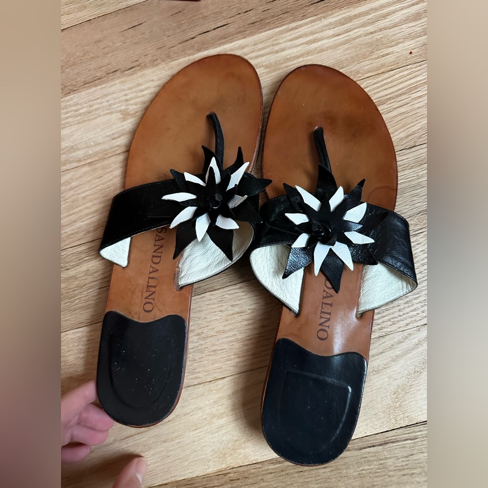Used sandals size 9 Sandalino